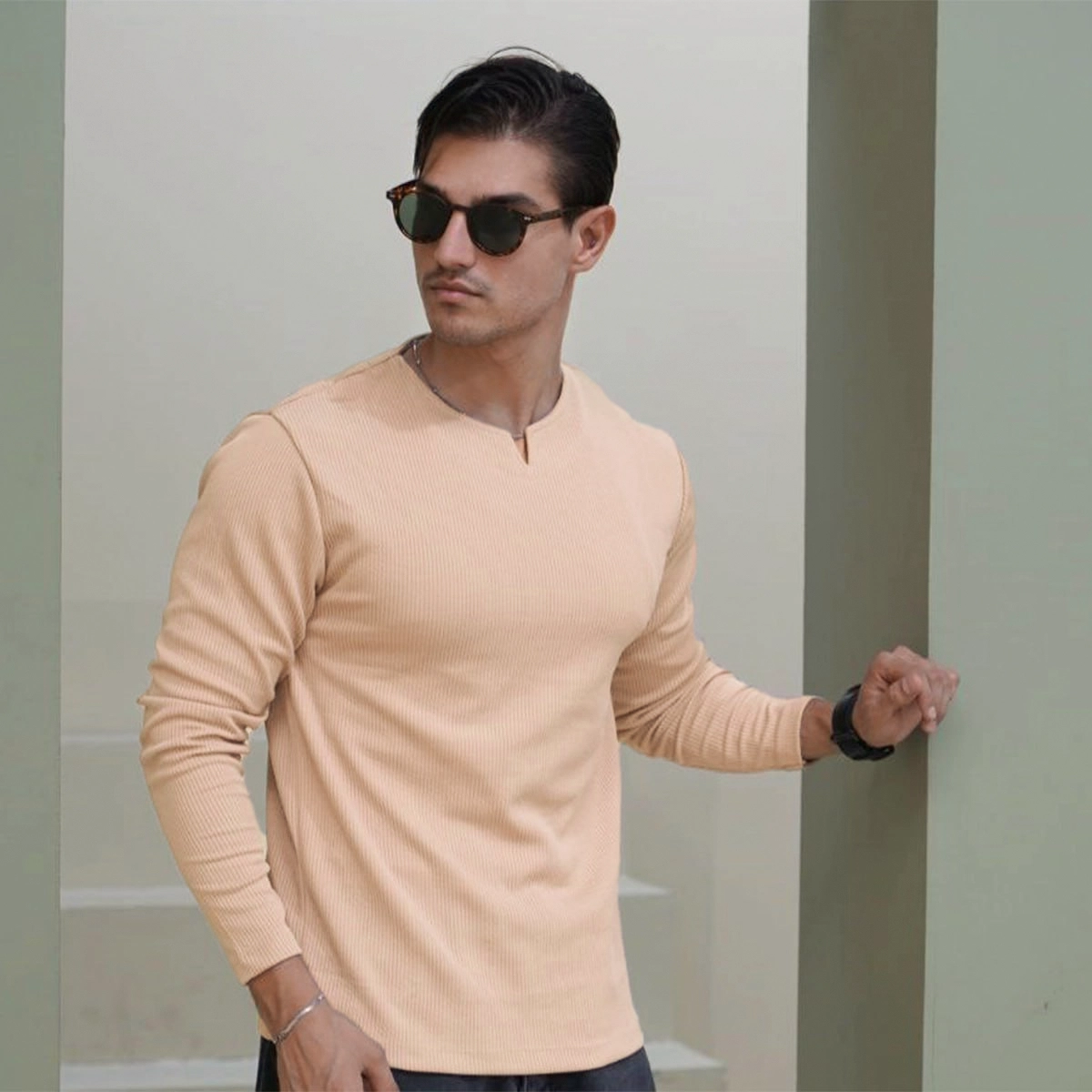 بلوز مردانه کرم یقه کوبایی مدل Etron